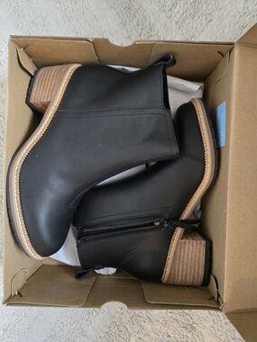 TOMS Black Leather Chelsea Boots with Stacked Heel